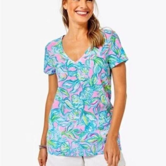Lilly Pulitzer Etta Top Size Small V-Neck Short Sleeves Fish Off the Scales - Picture 1 of 11